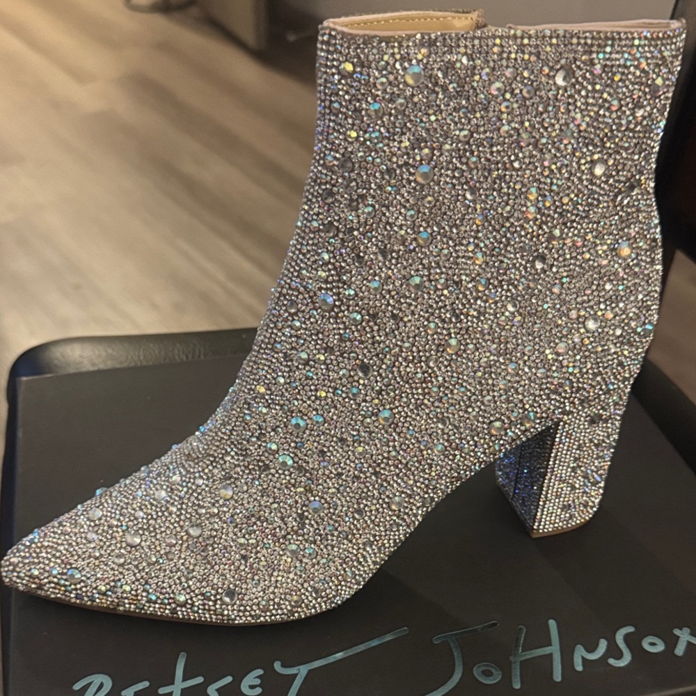 🔥Betsey Johnson🔥SB CADY RHINESTONE Silver Crystal-Studded Ankle Booties🔥NEW - Picture 4 of 16
